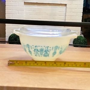 Pyrex bowl w/lid